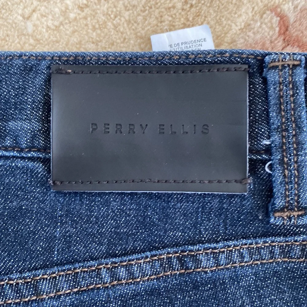 Perry Ellis SLIM FIT MEDIUM WASH DENIM JEANS - Picture 6 of 10